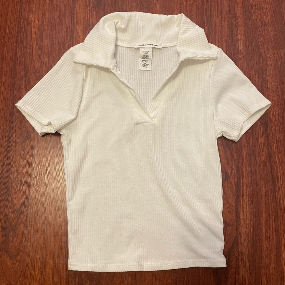 🌸 white short sleeve with collar
